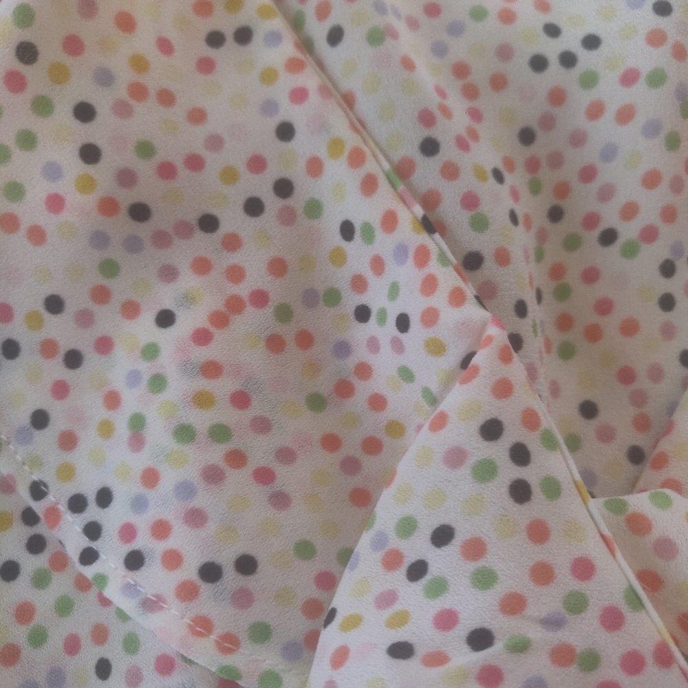 Sleeveless Ruffled Shirt - Picture 3 of 3